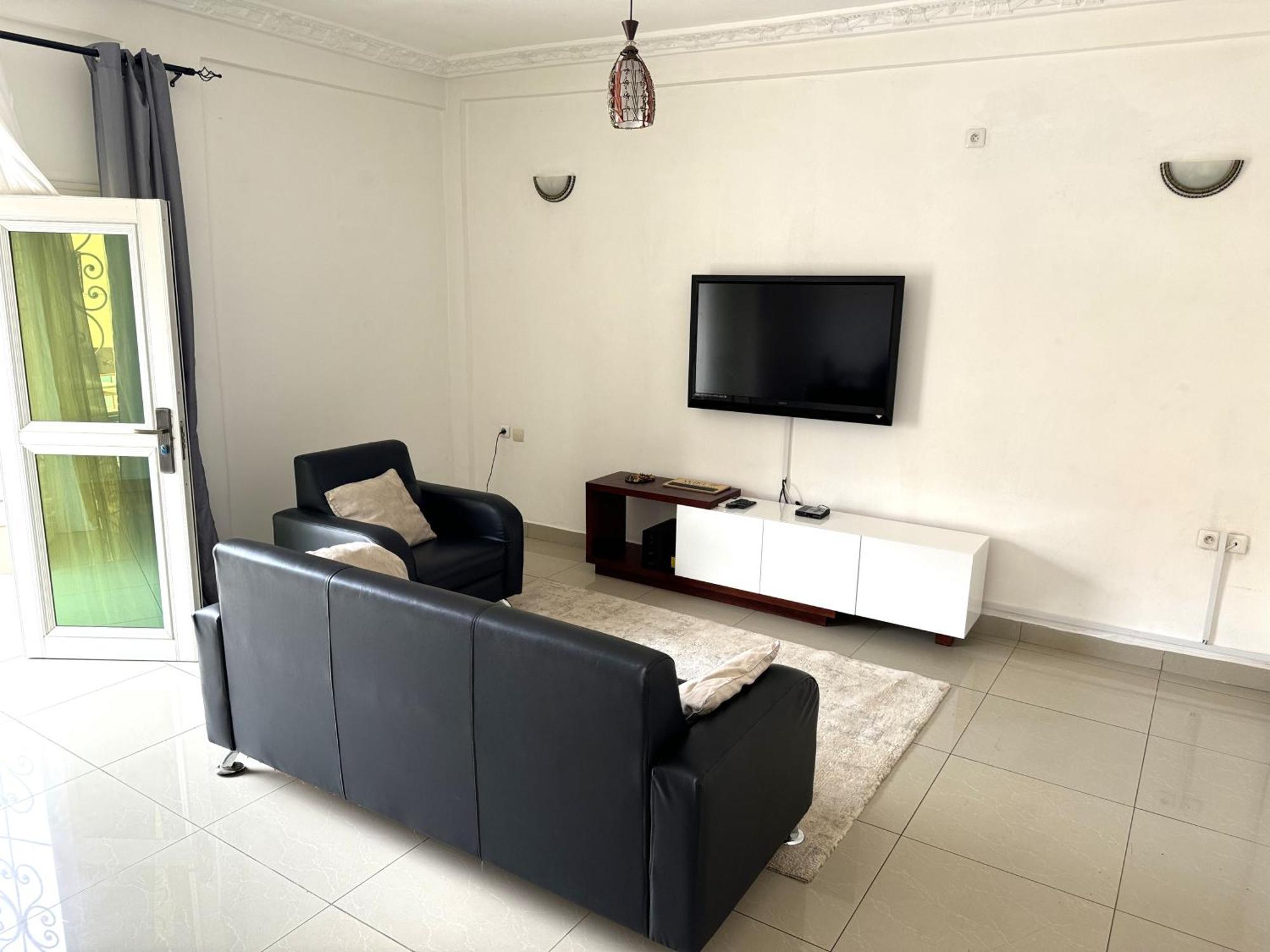 Appartements Modernes, Wifi, Tv - Yaounde, Omnisports Exteriör bild