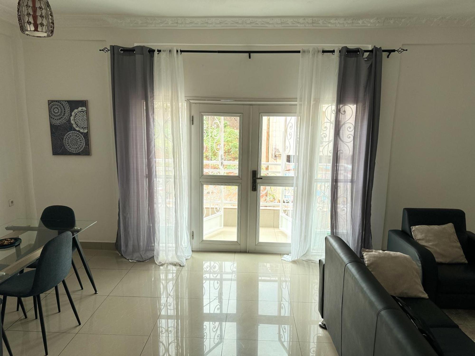 Appartements Modernes, Wifi, Tv - Yaounde, Omnisports Exteriör bild