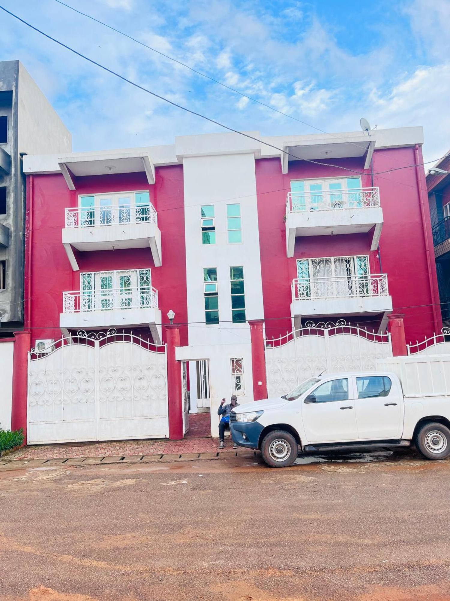 Appartements Modernes, Wifi, Tv - Yaounde, Omnisports Exteriör bild